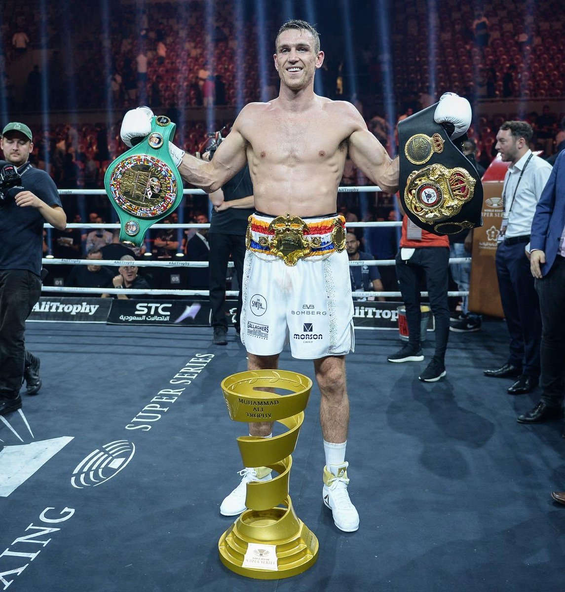 sayidyofficial's tweet photo. ماذا تعرف عن كالم سميث الفائز بكأس السوبر العالمي للملاكمة ؟ 🏆🥊
قصة نجاح شهدتها #السعودية 👈 https://t.co/o9HqRp51XM
#كأس_محمد_علي #Muhammad_Ali_Trophy https://t.co/cu6NwgypY8