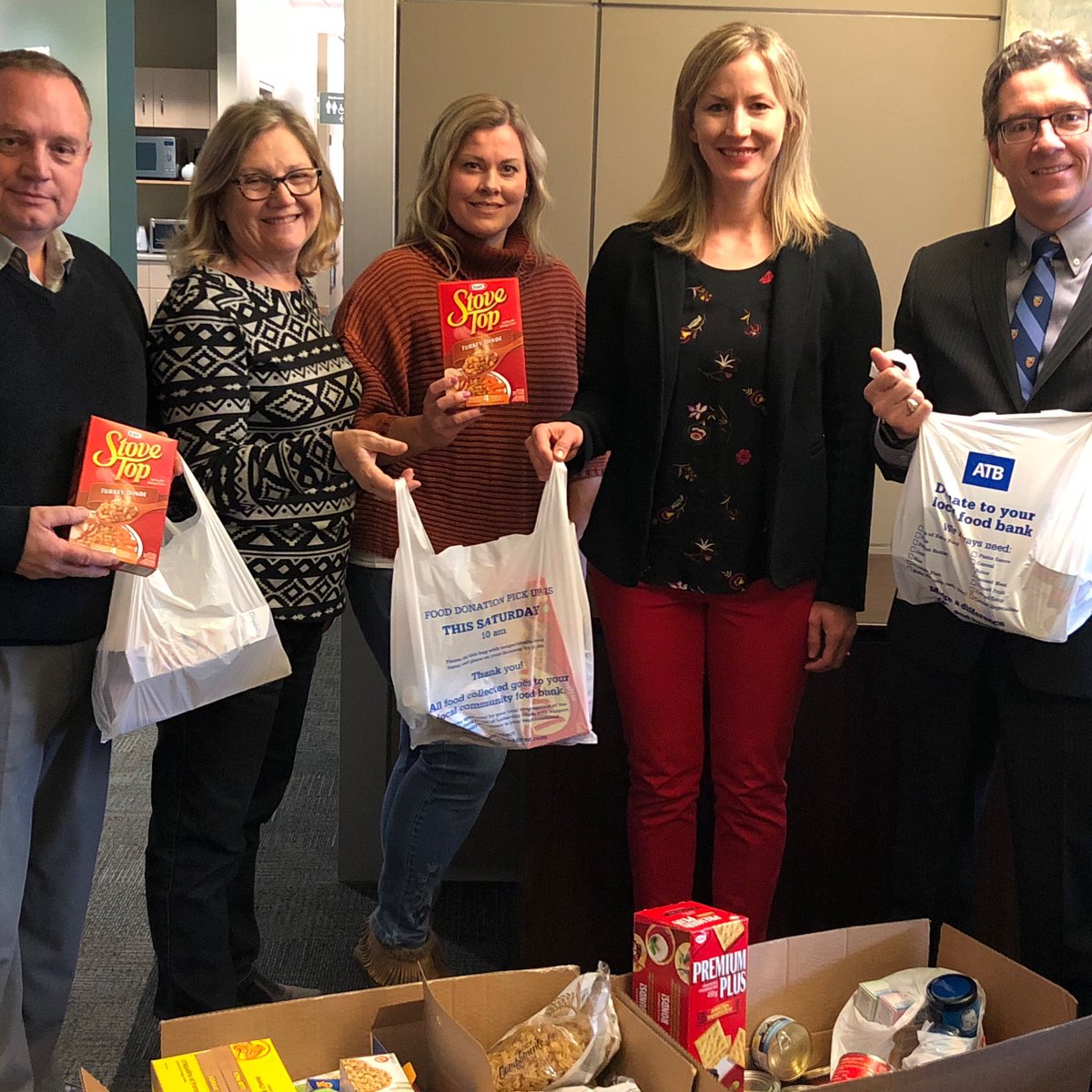 RodFrank12's tweet photo. Thank you @StrathconaCounty staff for helping these fine citizens from the Church of Jesus Christ of Latter-day Saints with their annual food bank drive. #strathco citizens be sure to kick-in tomorrow when they come knocking. https://t.co/quox7TilPn
