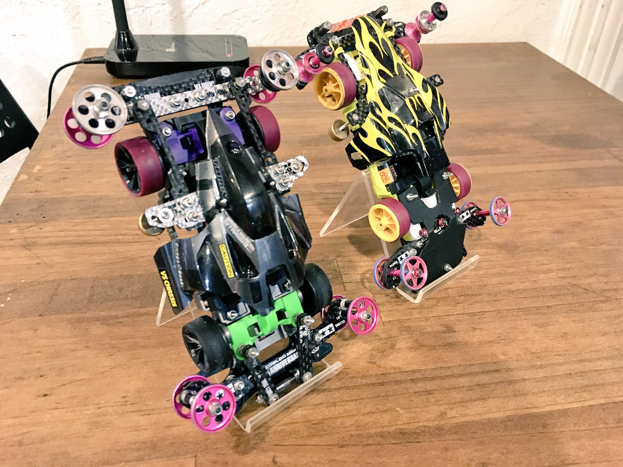 Isaox 吉田の連中 ダイソーのスマホスタンドがミニ四駆置きとして好評 W アクリルなのがよい T Co Uavxqqgkk0 Twitter Isaox 吉田の連中 ダイソーのスマホスタンドがミニ四駆置きとして好評 W アクリルなのがよい T Co Uavxqqgkk0 Twitter