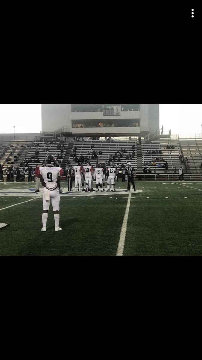 calebLewis_9's tweet photo. It’s really a BLESSING to be able to play football with my brothers and to see them becoming the best football players they can be.🙏🏾 https://t.co/Qs8kufKMBz