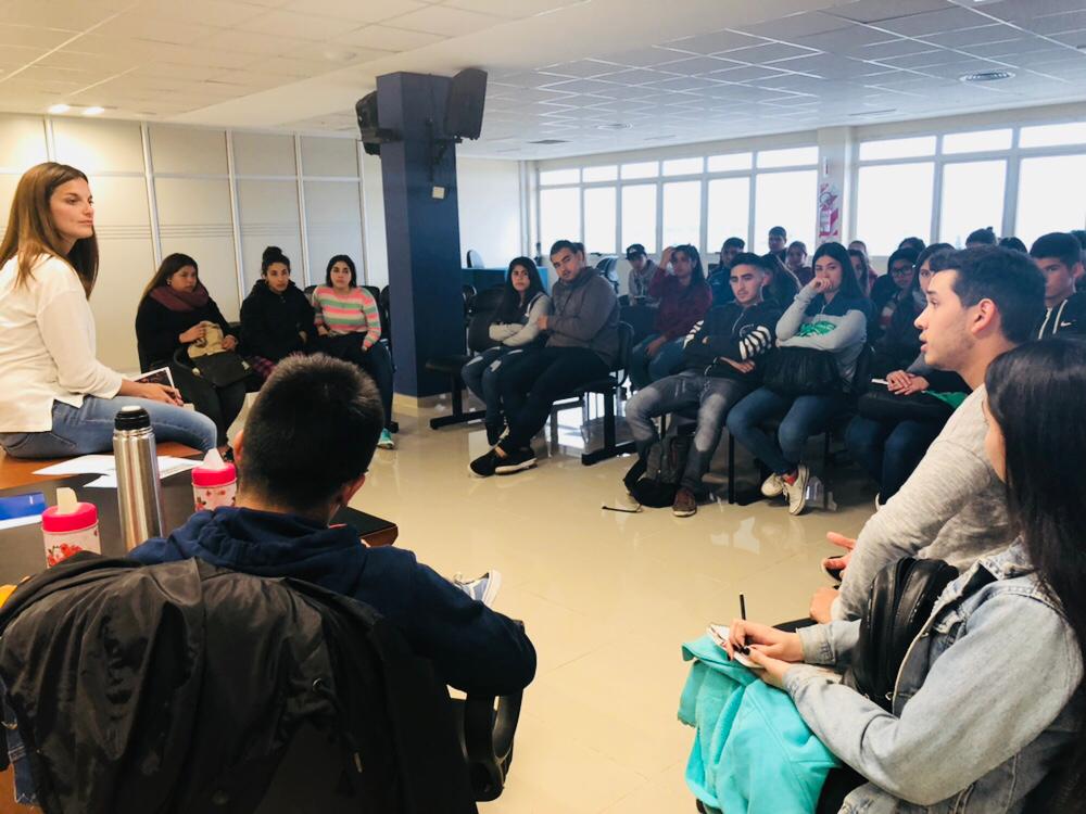 JenniferNoro's tweet photo. Y si...
Escucharlos a Ellos fue lo mejor del día lejos!!
Traen lo más sano y sabio de nuestras escuelas secundarias, de nuestros Barrios y casas de Bera.
#SerPuente #GraciasXvenir
#Egresarte
#Berazategui @jpatriciomussi https://t.co/jQ1uISDFzB