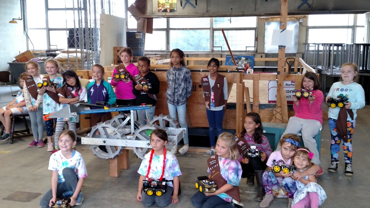 Lots of fun with the #GirlScouts on Saturday. Thank you <a href="/Elegoo_Official/">ELEGOO</a> for the cars. Everyone loved them and took them home. #RMC2019 #NasaRMC2019