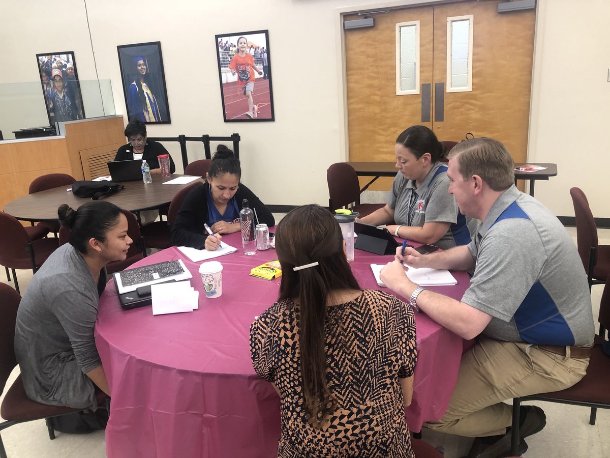 ReannonMedrano's tweet photo. #MHSOneTeam #MHSPSCC #1stMeeting #Resuscitators #WhereDidEveryoneGo? #ILoveMySchool #ILoveMyTeam #OurScholarsDeserveTheBest @ESCRegion20 https://t.co/65Up5VX0V7