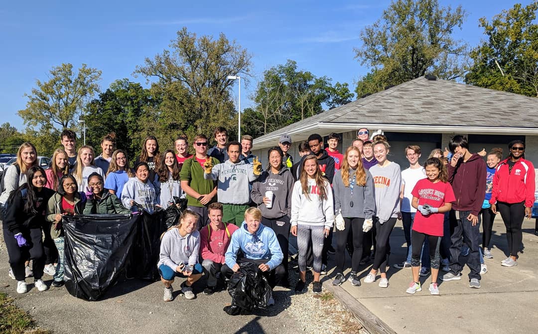 BarsicMickie's tweet photo. Some of our students from Lawrence North High School did a great job helping clean up our community today! #GOCATS #INDYDODAY #LTGOODNEWS https://t.co/a1koXoP7qT