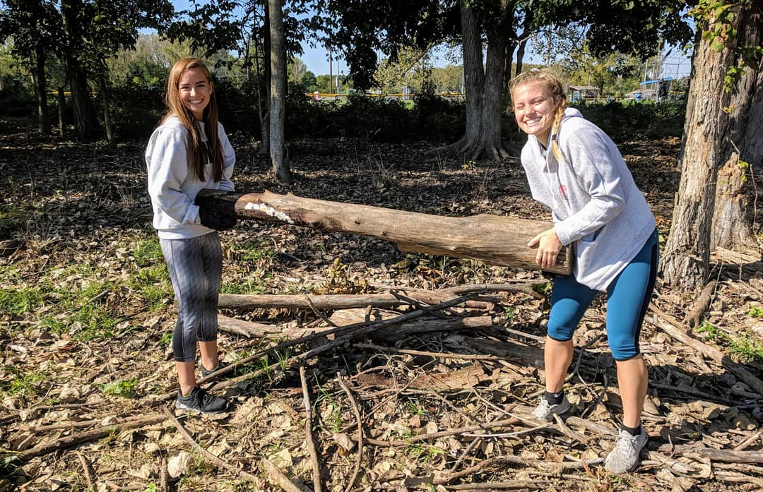 BarsicMickie's tweet photo. Some of our students from Lawrence North High School did a great job helping clean up our community today! #GOCATS #INDYDODAY #LTGOODNEWS https://t.co/a1koXoP7qT