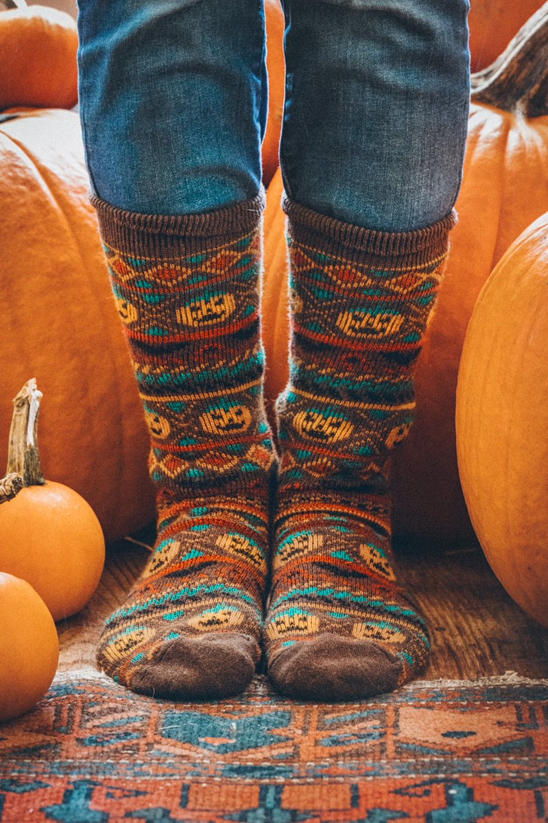 KJP's tweet image. RT if you want Sock-O-Lantern Fall sweater socks!  Only 50 pairs made.  Giving away 2 tonight 🎃🎃🎃  Available on KJP.com