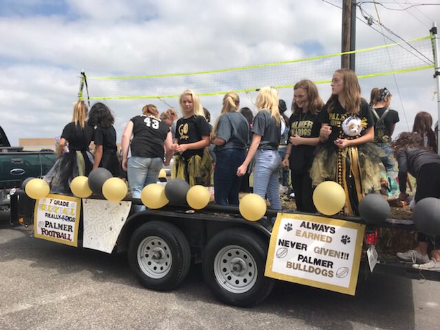 middlebrookskd's tweet photo. Homecoming Parade #palmermidschool floats #HOCO2018 https://t.co/a6Oyl8X2Nk