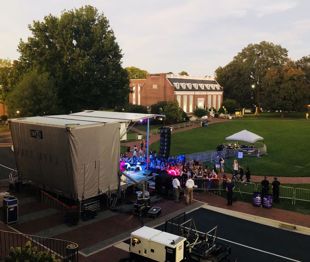 HighPointU's tweet photo. Stage is set and gates are officially open! #HPUFallConcert @JesseMcCartney https://t.co/3VwggiCAgD