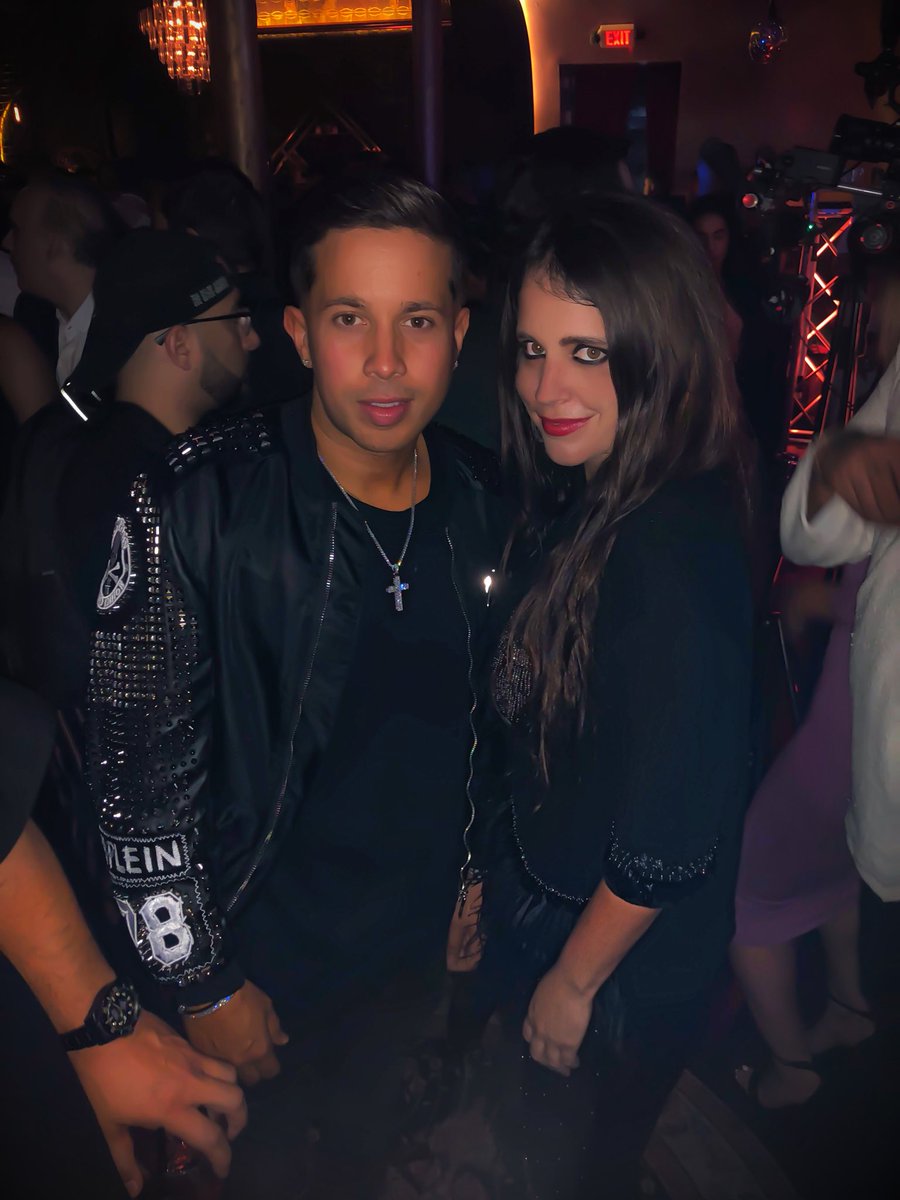 aglobalshow's tweet photo. #mimovimiento album from @delaghettoreal is out now and is already Number #1 on @itunes 👊🏻🏆 Had a blast last night @ the launching album release  party 🔥 #caliente estuvo  #laformula 🎵 #delaghetto https://t.co/Y2lHwFPTfn