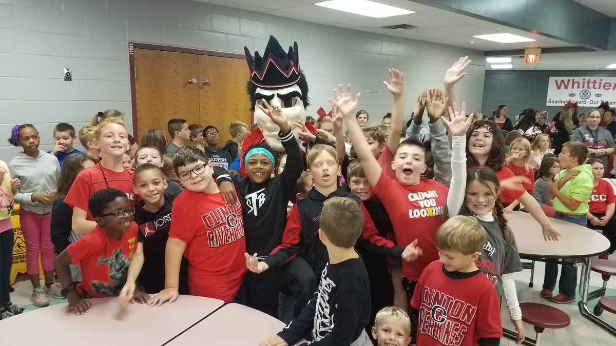 SShepReads's tweet photo. . @CHSROYALARMY Wow!!! Now that's a homecoming celebration! #CCSDpride @Whit244 https://t.co/ISIbWYTGd2