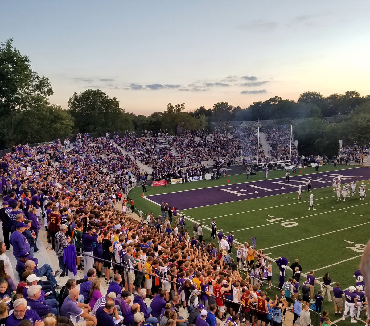 HollywoodHiles's tweet photo. Elder cheering section and horseshoe against X. @ElderHighSchool #Altiora https://t.co/aN0syHWtUV