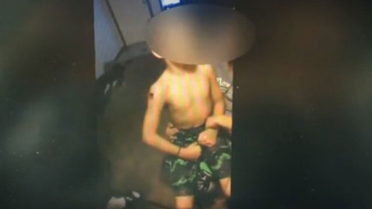Video shows 16-year-old boy giving a 10-year-old boy with his mom a tattoo, police say bit.ly/2xWSI75?utm_so… https://t.co/pH2aq066MK