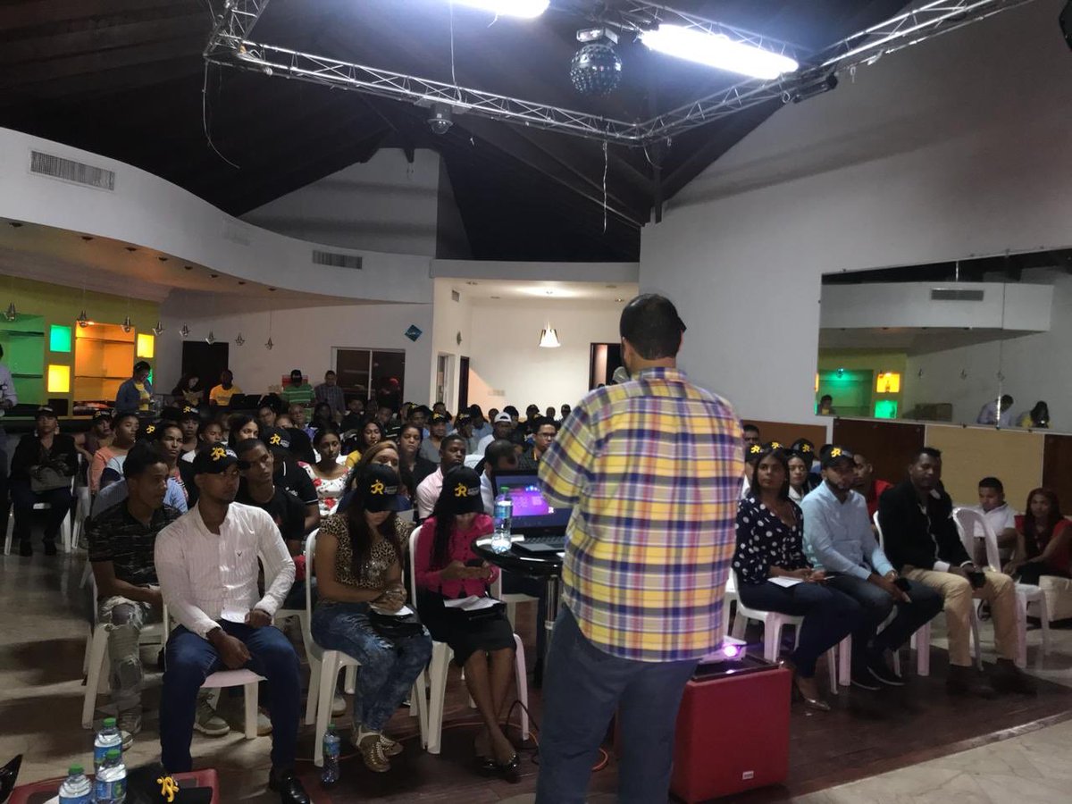 sinfalloreinald's tweet photo. “Las redes sociales son un medio eficiente para recibir retroalimentación de sus clientes, logrando satisfacer sus necesidades” #GeneracionR #GeneracionR2020 #GeneraciónR #SinFalloConReinaldo https://t.co/ZhkIxR4G68