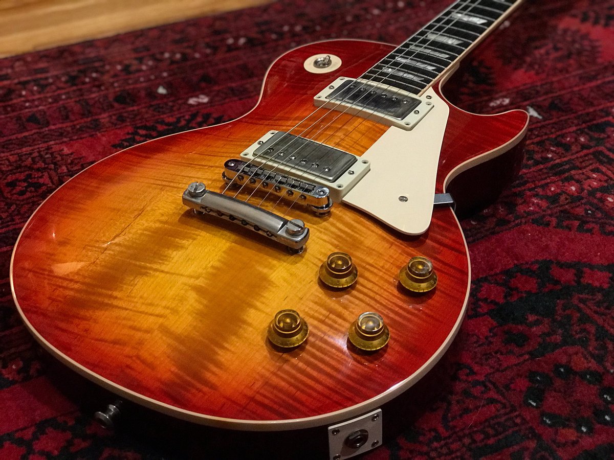 52goldtop_'s tweet photo. Too early for #Gibsunday? Thanks to David A. at @ChicagoMusicEx — she home safe 🙏🏼
#gibson #gibsonguitars #gibsonsofinstagram #seymourduncan #creamtone #lespaul #gibsonlespaul #lespaulpride #lespaulforum #lespaulworld #geartalk #guitarporn https://t.co/pyCXWkDCnu