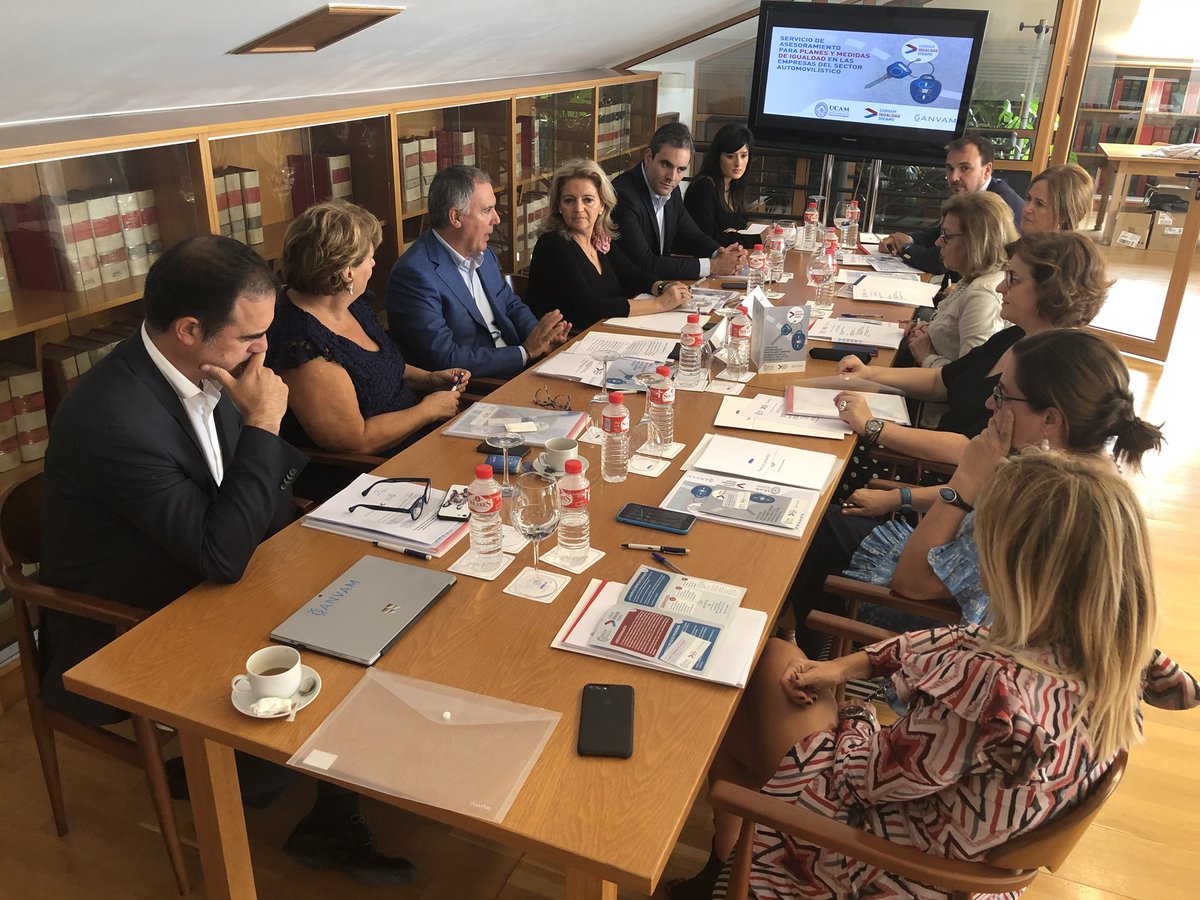 ggarcv's tweet photo. La Cátedra Internacional de Mujer,Empresa y Deporte CIMED-UCAM,presenta una estrategia de Igualdad junto con GANVAM ,representante del sector del automóvil https://t.co/GUZ7mUJ06e