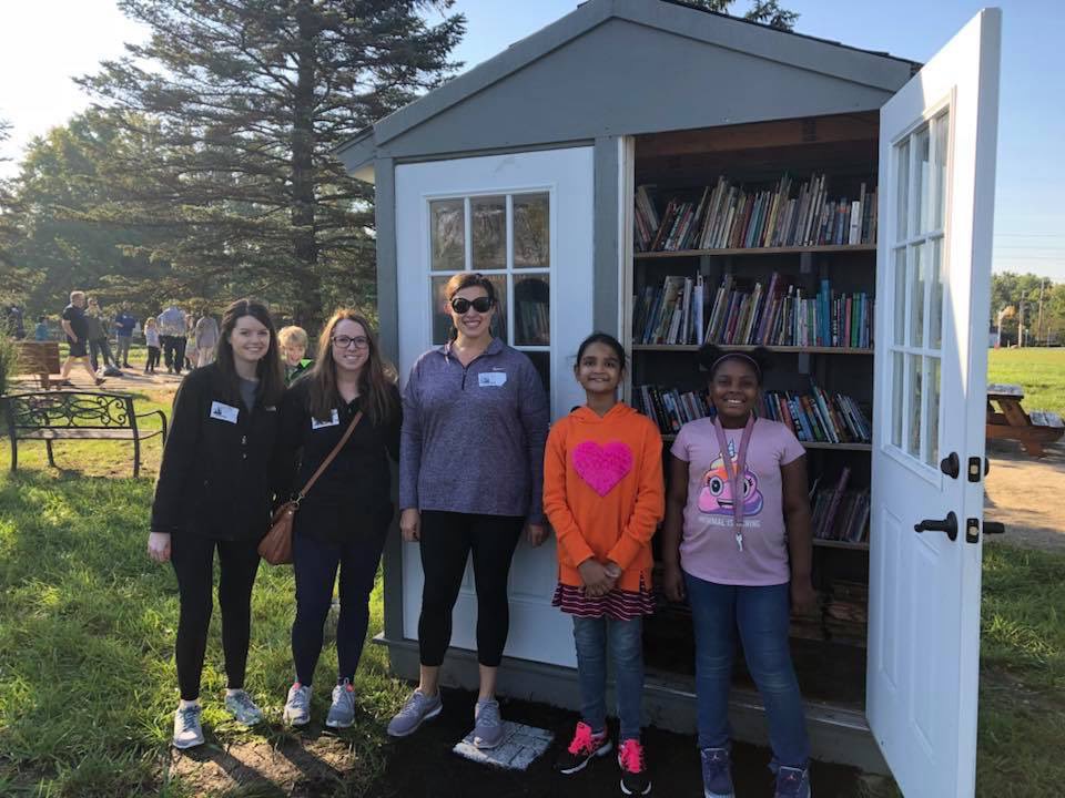 MaryCastleElem's tweet photo. Many thanks to all of our volunteers and community partners for coming to help us spruce up MEC for #IndyDoDay! Our Peace Park, Little Library, Outdoor Picnic Tables, and garden look amazing and itβs because of you!#LTRocks https://t.co/jHIbGavzxL