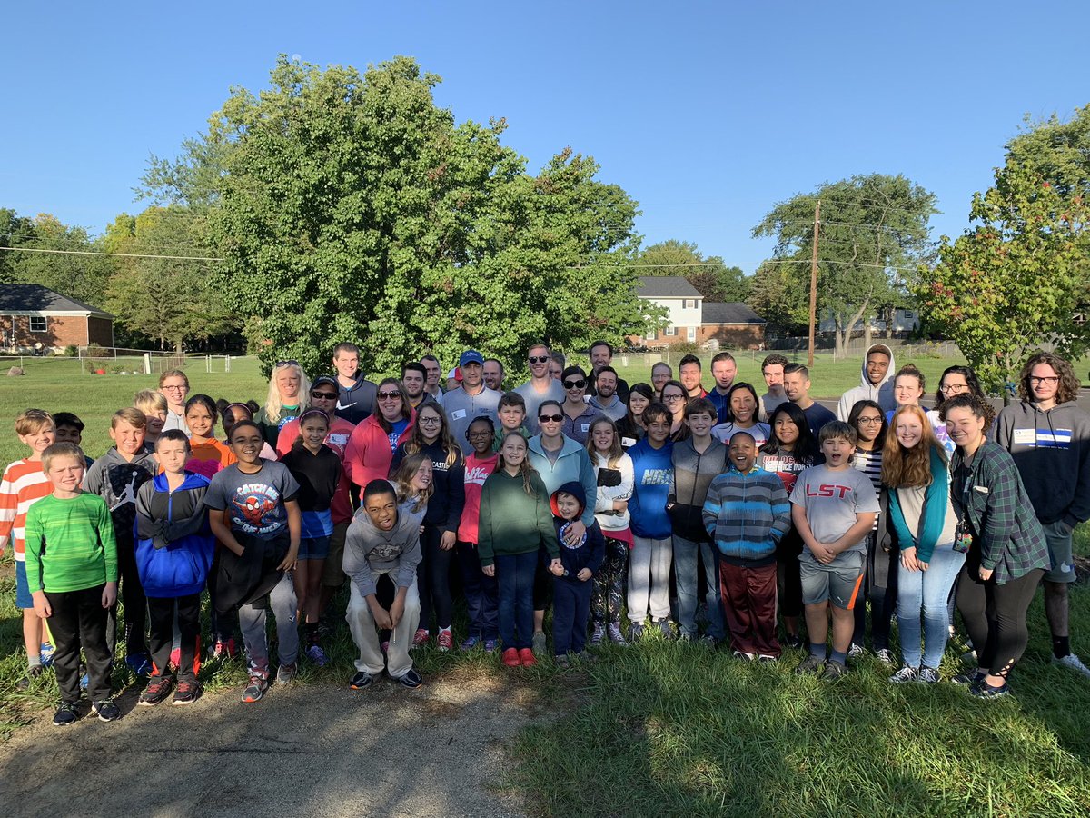 MaryCastleElem's tweet photo. Many thanks to all of our volunteers and community partners for coming to help us spruce up MEC for #IndyDoDay! Our Peace Park, Little Library, Outdoor Picnic Tables, and garden look amazing and itβs because of you!#LTRocks https://t.co/jHIbGavzxL