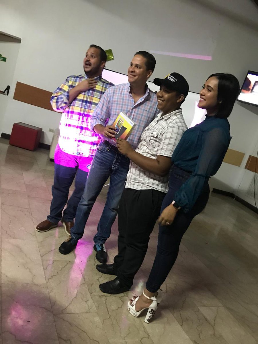 sinfalloreinald's tweet photo. Primera rifa de una tablet por seguir las redes de la @JuventudConR  Reinaldo el joven Stevens Pimentel #GeneracionR #GeneracionR2020 #GeneraciónR #SinFalloConReinaldo https://t.co/TWsyp5AWdw