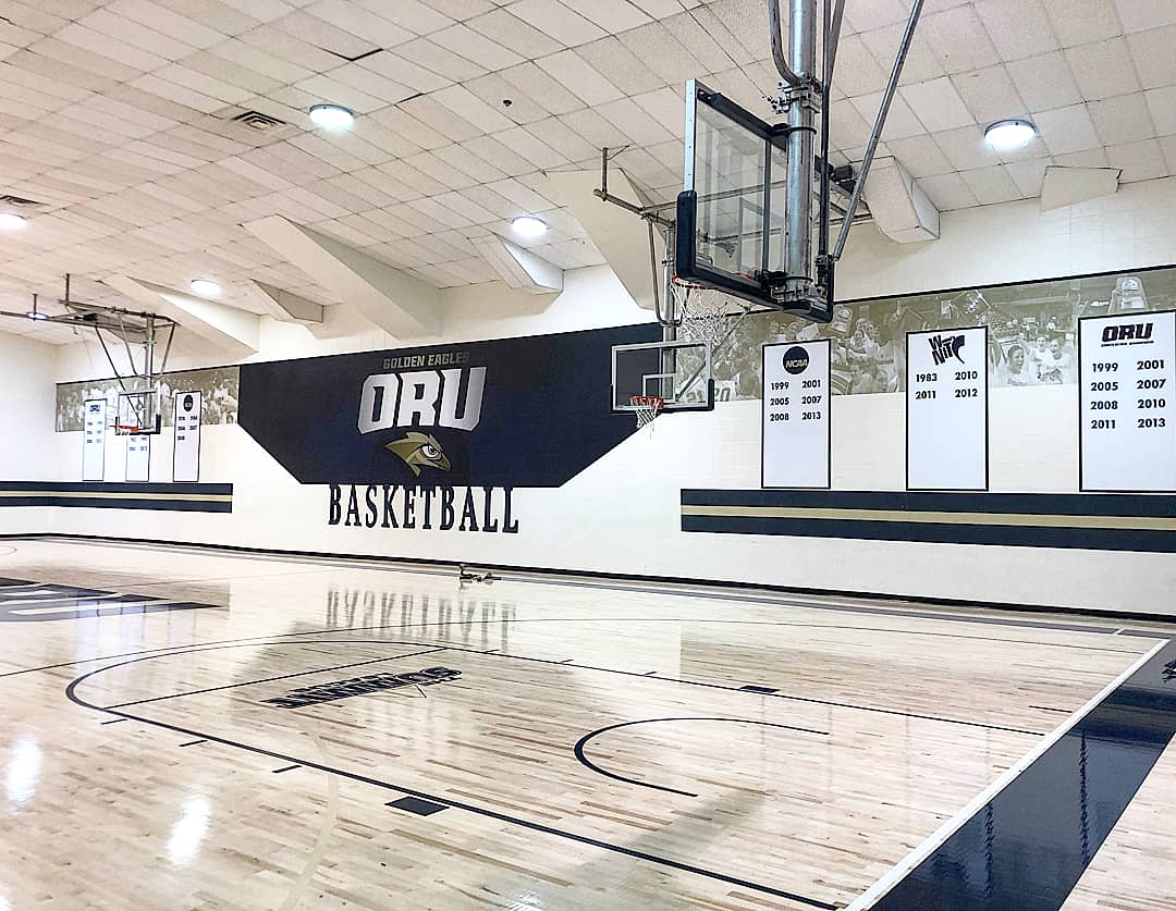 d1designllc's tweet photo. A few shots of the new look @orumbb practice gym! Their facilities can compete with any in country! @oruathletics #GoldenStandard
.
https://t.co/SlAYmAREg7
.
#d1design #BeD1fferent #design #sports #NCAA #basketball #gym #practicegym #wallwrap #mural #oru #oruriseup https://t.co/XskVBKIvLE