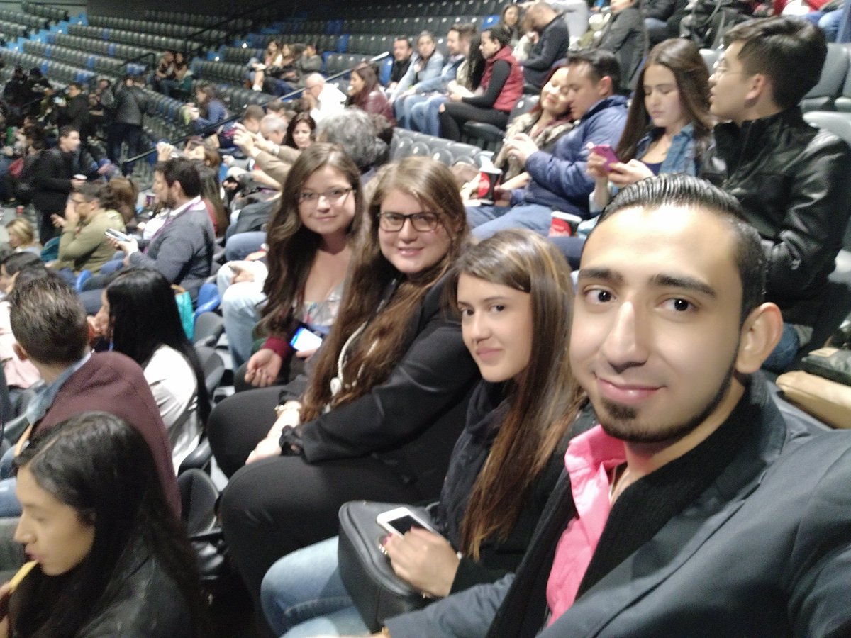 jorge6castillo's tweet photo. #EnciendeMovistarArena 😜😜😜😝😛😛 https://t.co/ACXZaeIHom