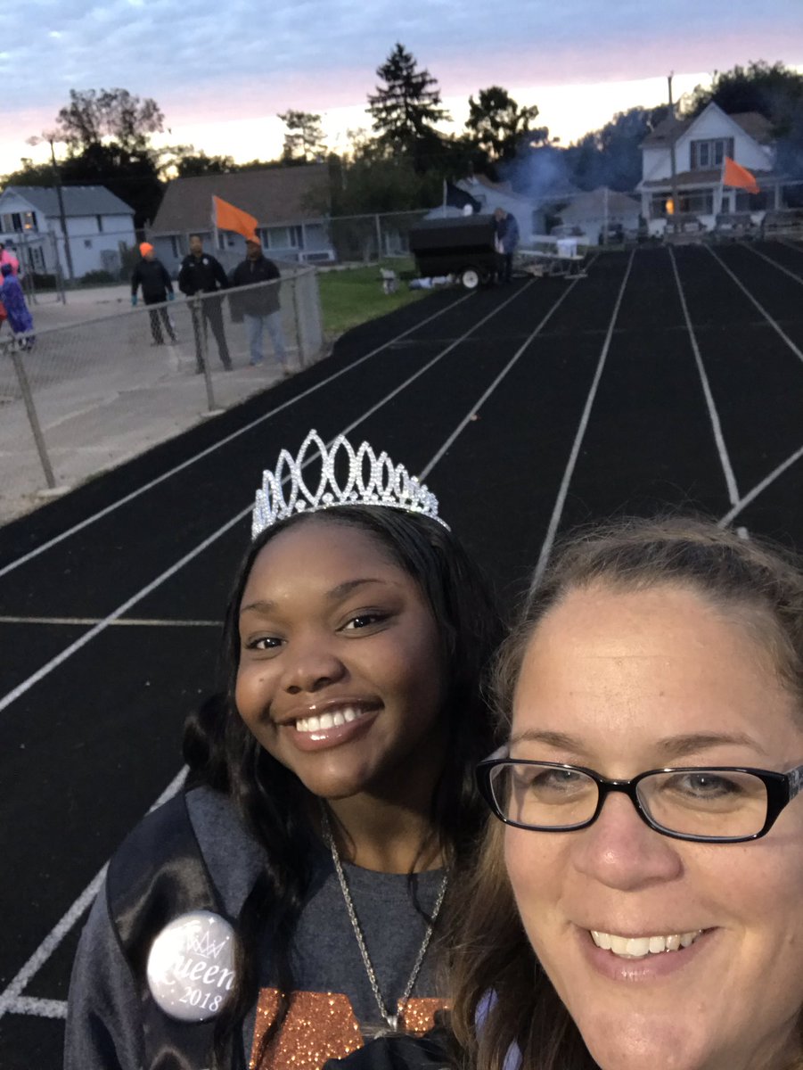christyevans123's tweet photo. AVID students (and teacher) representing on Homecoming court.  #ThisIsAVID #homecomingqueen #PretzelPride https://t.co/tjUCxw3WvB