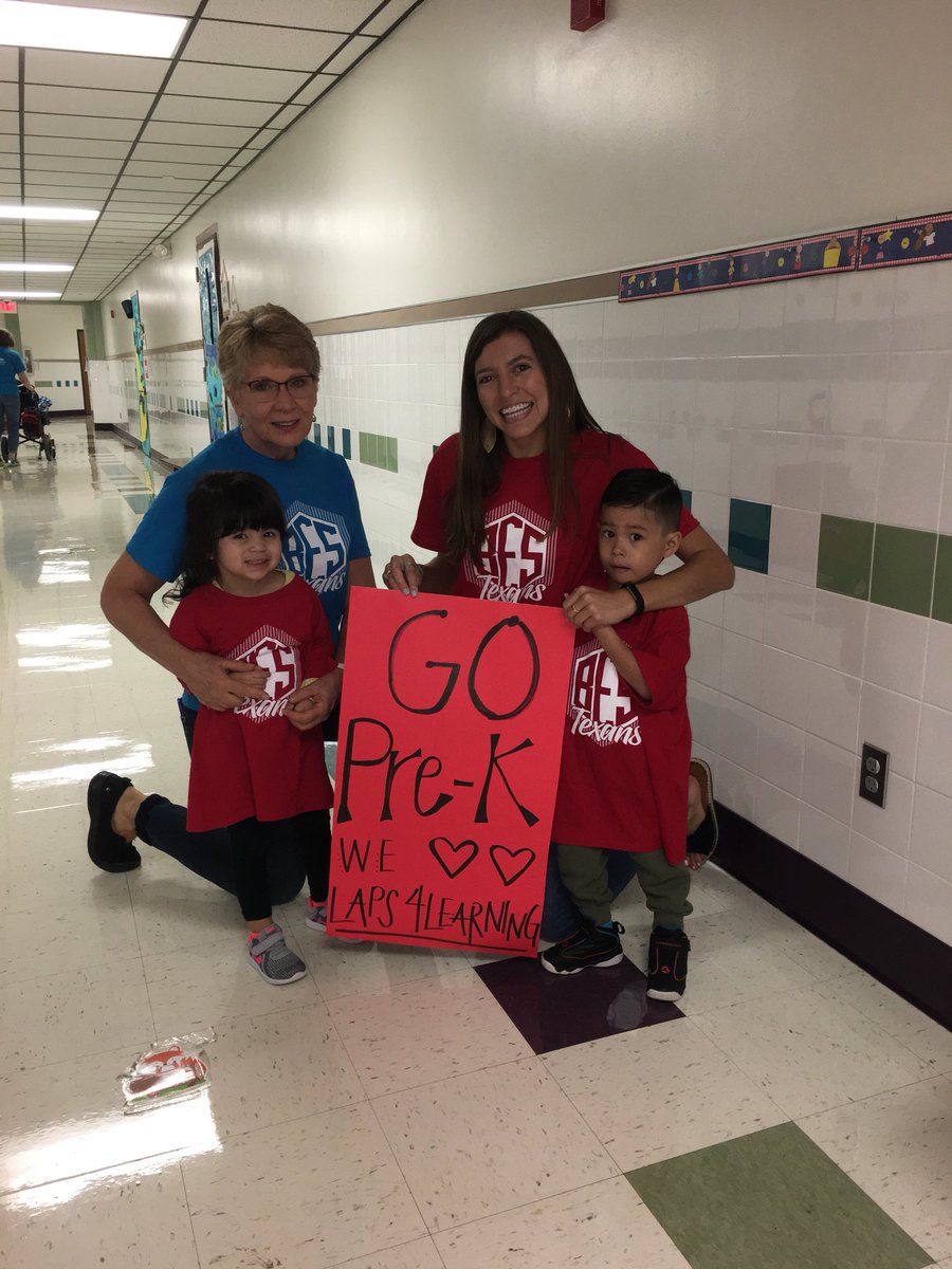 MissKaraHES's tweet photo. We loved cheering on our Texans today! #LapsforLearning #texan2step https://t.co/sUT0qjtFPr