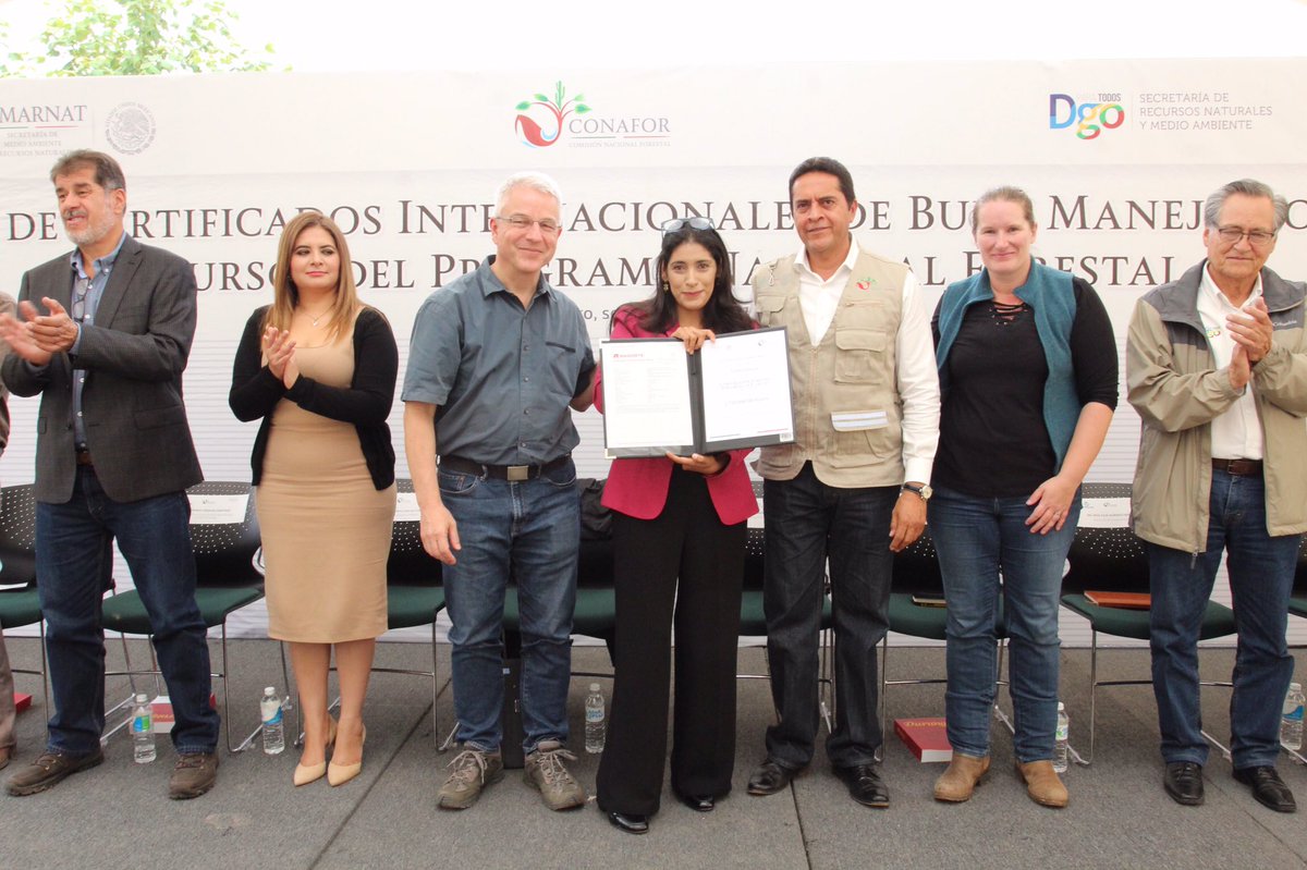 beltran_retis's tweet photo. También entregamos apoyos del Programa Nacional Forestal #PRONAFOR para proyectos que incluirán acciones de restauración, impulso a plantaciones forestales comerciales, industria y comercio en los municipios de Pueblo Nuevo, Durango y Canatlán. https://t.co/vY9Qi0r84R