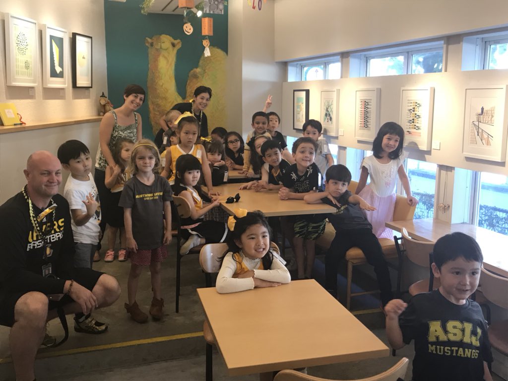 elcasij's tweet photo. Rocking our school spirit on a walking field trip to appreciate the artwork of one of our parents.  #ASIJLearns about school spirit, belonging, and creativity! https://t.co/SqjiUPbjUB