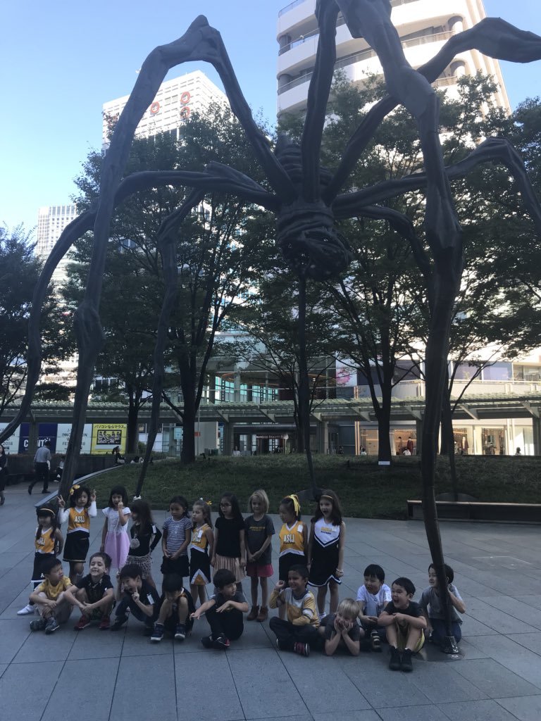 elcasij's tweet photo. Rocking our school spirit on a walking field trip to appreciate the artwork of one of our parents.  #ASIJLearns about school spirit, belonging, and creativity! https://t.co/SqjiUPbjUB