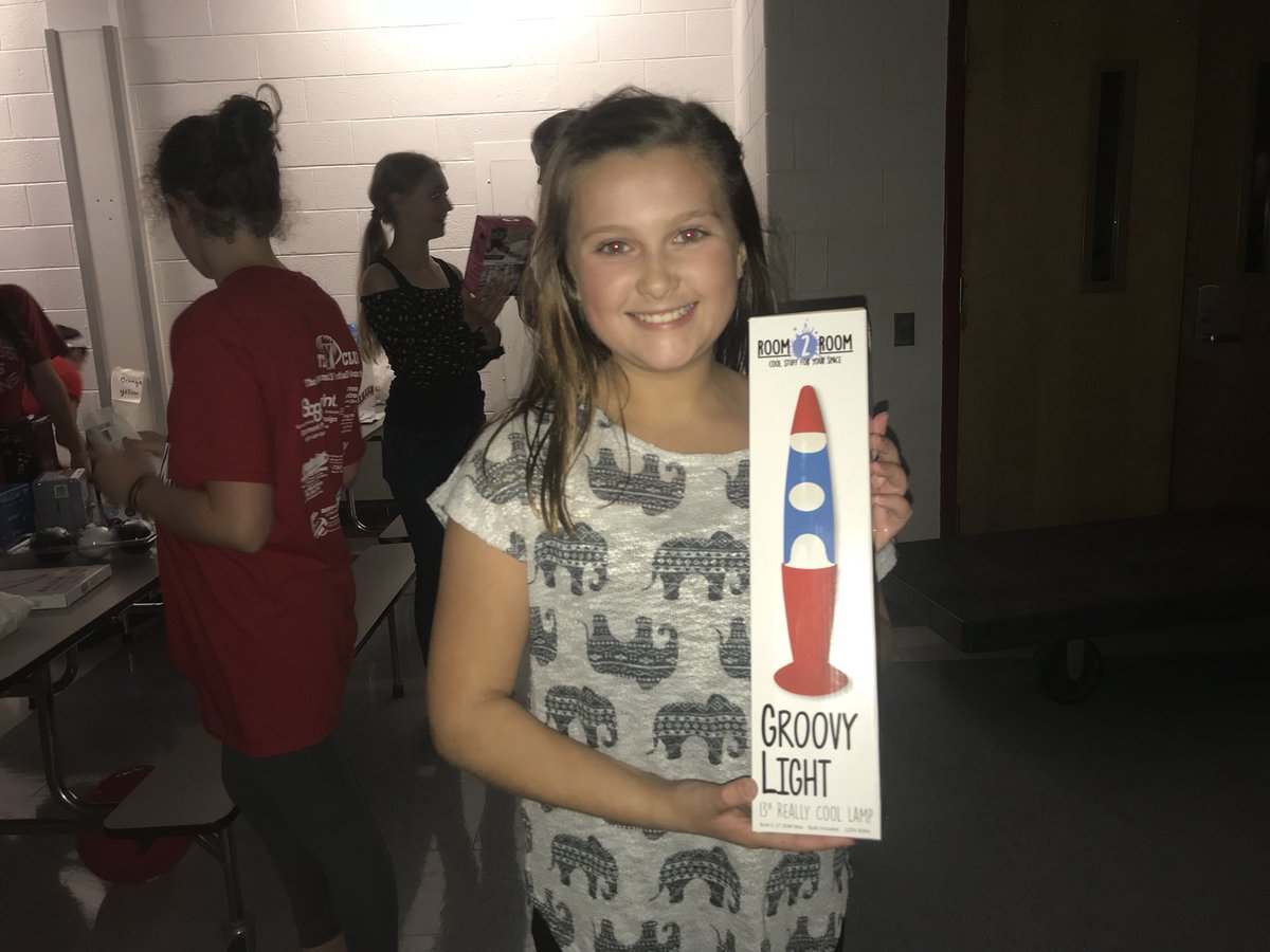 MaplePointSC's tweet photo. Some of Maple Point’s lucky students who won the Food Drive raffle! Thanks for the donations! https://t.co/s3bRTkibaP