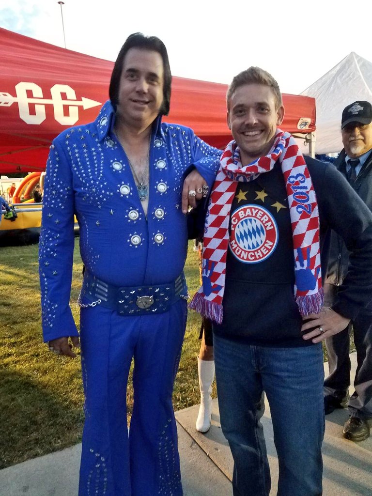buckybacker09's tweet image. May be chilly out for #Hawkfest but a chance to wear my @FCBayernOmaha scarf and meet Elvis #Homecoming #MiaSanMia