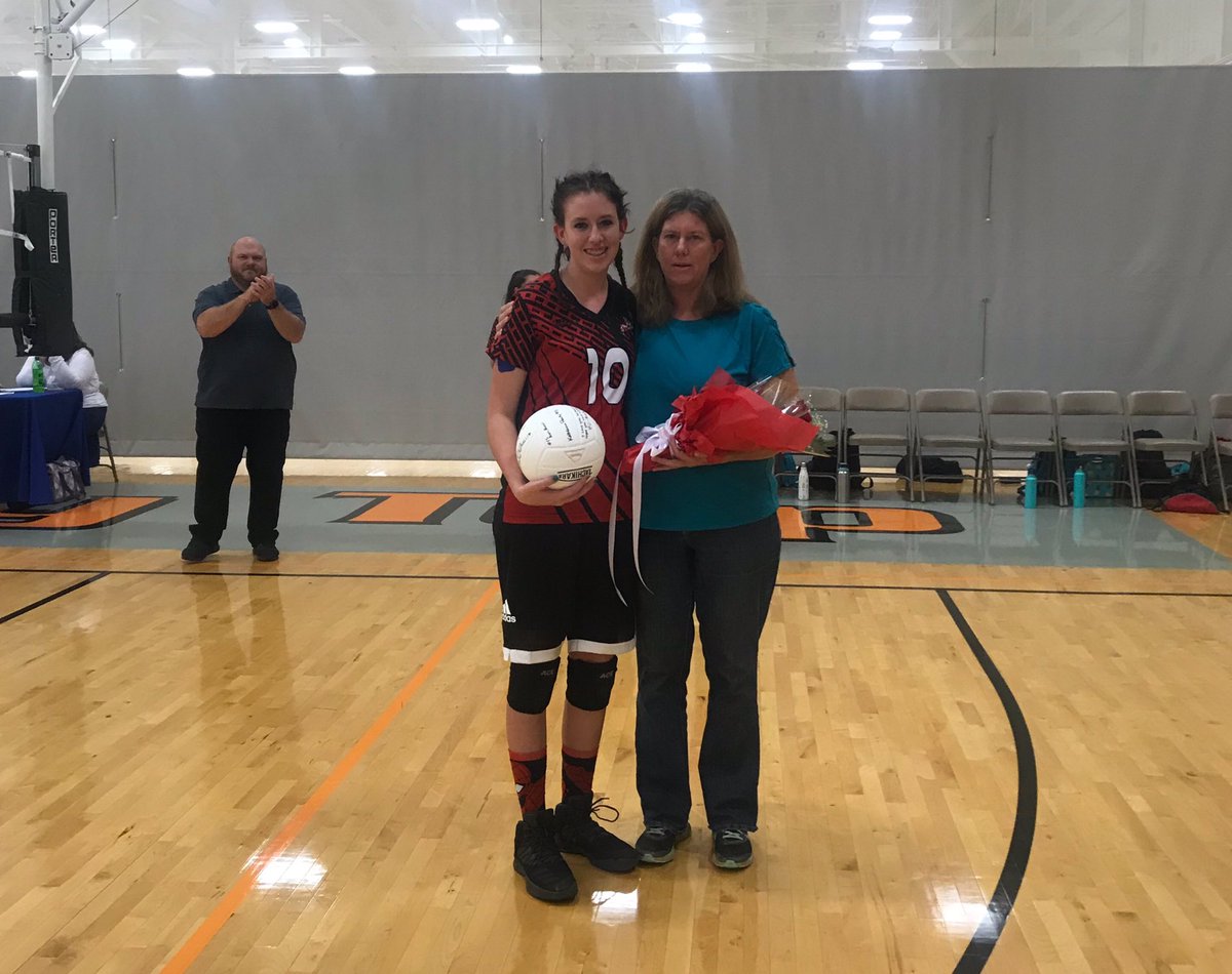 CASmokies's tweet photo. Senior Night tonight for @CASBobcats Volleyball! Congratulations  &amp; thank you to our Seniors, Haley &amp; Hailey.
Varsity won in straight sets to go to 10-4 so far this year, and Junior High remains undefeated with a 9-0 record after a win. GO BOBCATS! #CASmokies #CASBobcats https://t.co/dFlZ7JUy0R