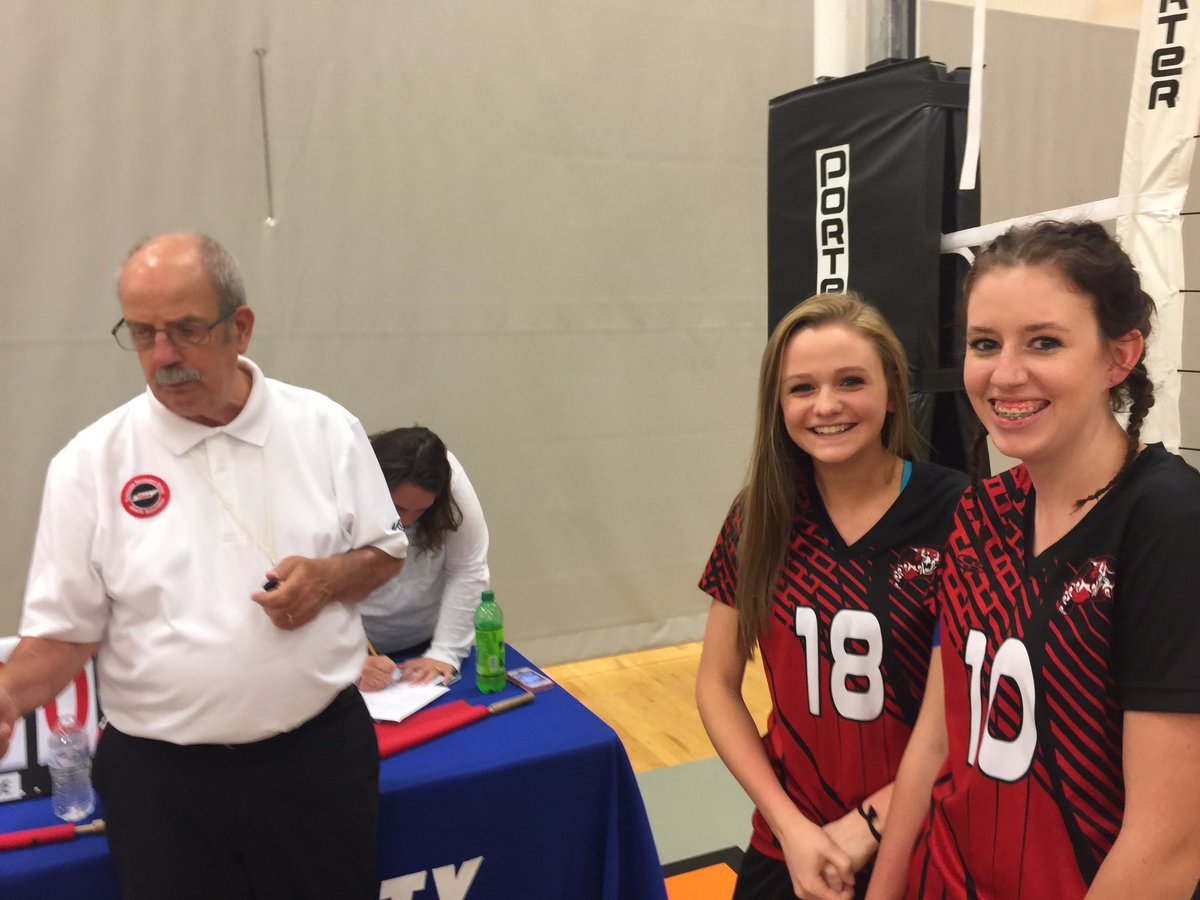 CASmokies's tweet photo. Senior Night tonight for @CASBobcats Volleyball! Congratulations  &amp; thank you to our Seniors, Haley &amp; Hailey.
Varsity won in straight sets to go to 10-4 so far this year, and Junior High remains undefeated with a 9-0 record after a win. GO BOBCATS! #CASmokies #CASBobcats https://t.co/dFlZ7JUy0R