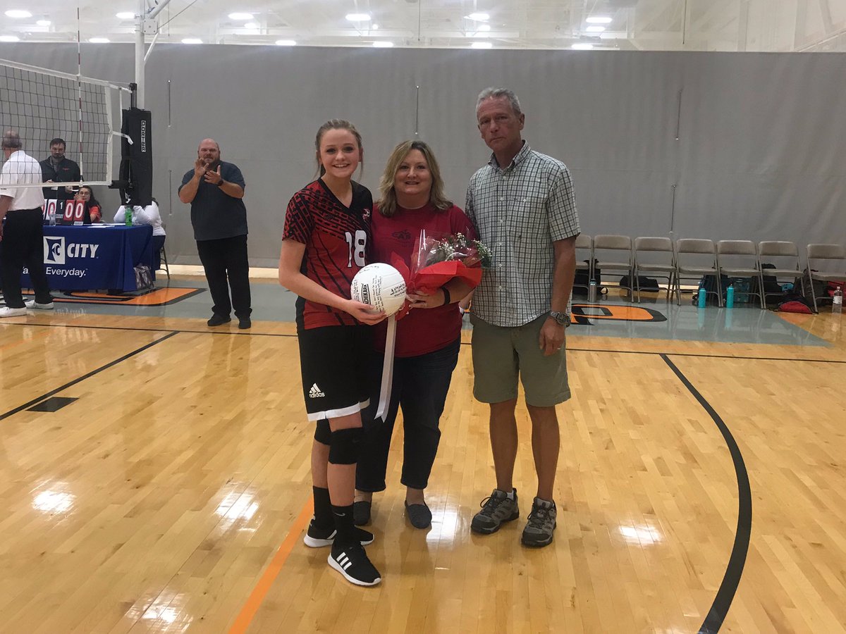 CASmokies's tweet photo. Senior Night tonight for @CASBobcats Volleyball! Congratulations  &amp; thank you to our Seniors, Haley &amp; Hailey.
Varsity won in straight sets to go to 10-4 so far this year, and Junior High remains undefeated with a 9-0 record after a win. GO BOBCATS! #CASmokies #CASBobcats https://t.co/dFlZ7JUy0R