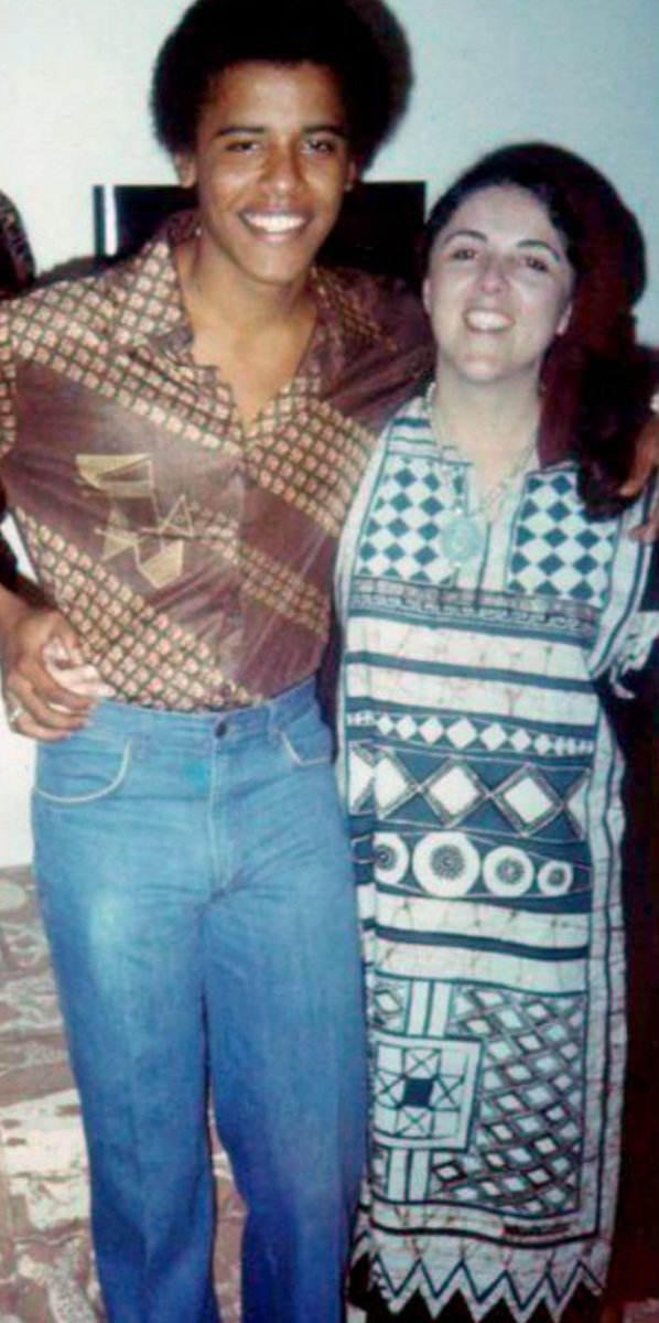 Fibonacci222's tweet photo. Barack's (Barry "Soebarka" Soetoro) mom - Ann Dunham - posing for Frank Marshall Davis nude.
#QANON
#BarrackisBarry
#BarryisGay
#BarryisaMuslim https://t.co/3CdMImytGP