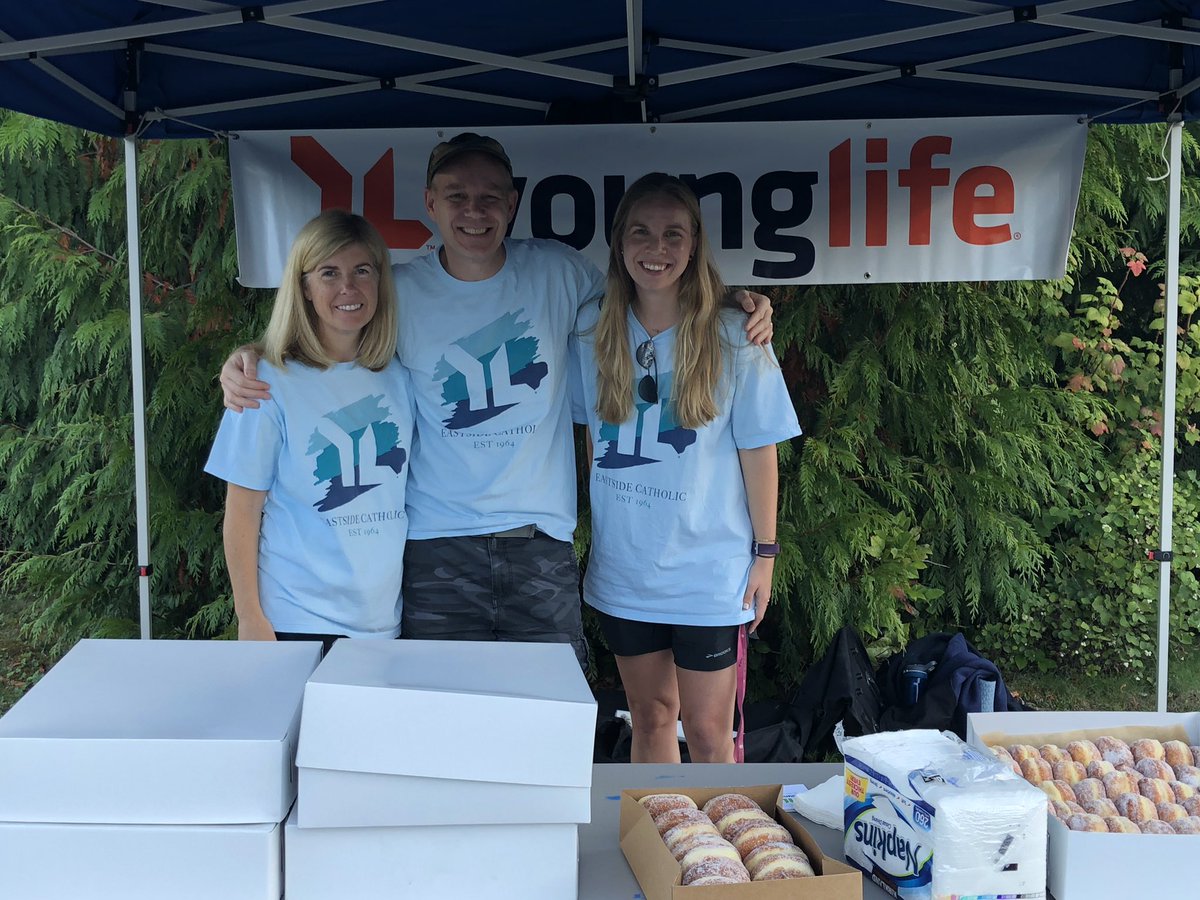 GilPicciotto's tweet photo. Special thanks to YoungLife for providing donuts and so much more at tonight’s football game. https://t.co/z8nku1hADb