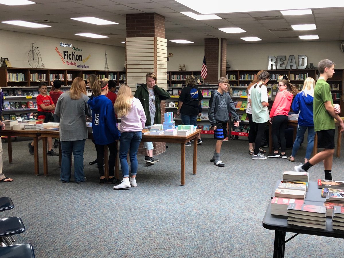 Pinkston kiddos at book fair.