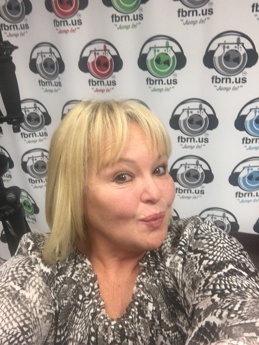 ceciliamewa's tweet photo. I am ready to speak on the radio #GuayoyoExpress #Arlington #HelpmetohelpOthers @Bussey_Owlets @HolaMrsChurch @MHernandez12171 @MrsTosado @muratalla_2015 https://t.co/kPa0RUk4AO