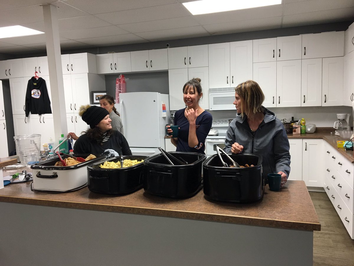 JJensenmus's tweet photo. Tasty breakfast by our fabulous parents #breakfastforlearning @GPSD6 @TilleySchool https://t.co/aaQzk4z0Bf