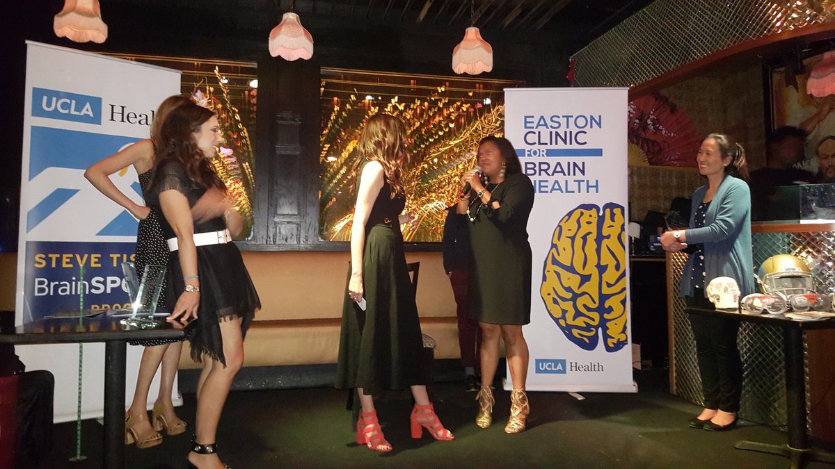 griz1's tweet photo. Great time at #UCLANeurosurgery #LabParty last night @blinddragonla! Thanks to #KateBerg &amp; #SamMilner &amp; friends for supporting #UCLA @TheSteveTisch #BrainSPORT, #EastonBrainHealth &amp; #UCLANeurosurgery! @UCLAMCH @UCLAHealth https://t.co/5kgExRY0xe
