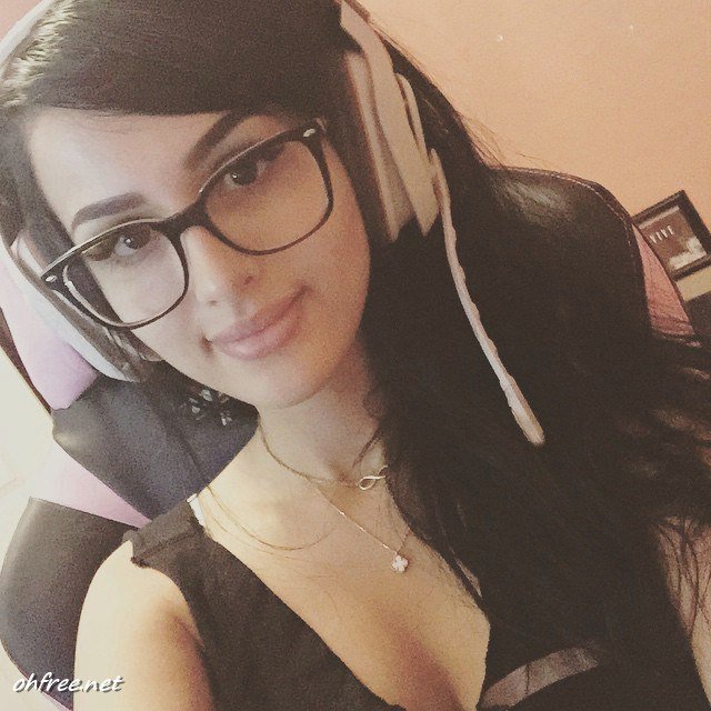 GeekyGirlsRock's tweet photo. #GeekyGirls @sssniperwolf  
SSSniperWolf 
~Lady Fett https://t.co/fg5A3cGtwa