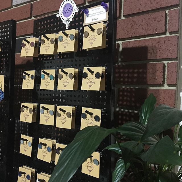 ArthlinJewelry's tweet photo. Packing up for the first fair of the season! Come see us at Wallingfords in Auburn tomorrow 10-3 and shop with over 50 local makers. The weather will be beautiful, there will be good food and lots of fun things for the kids to do. 😃
.
.
.
.
#arthlin … https://t.co/Wmb9sp99YK https://t.co/36aDMp5OFk