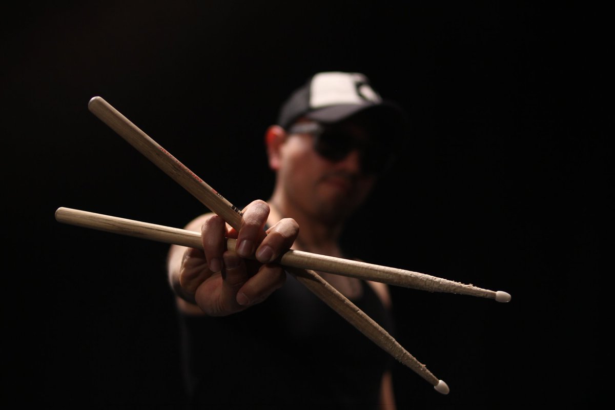 paranoideband_'s tweet photo. @JarroGabriel es el baterista de Paranoide, su poder quedó registrado en nuestro primer sencillo #catrasca escuchalo en @SpotifyLatino @DeezerLATAM @AppleMusic #rockcolombiano fotografía por Productora On &amp; Off siguenos también en instagram @paranoideband_
https://t.co/J9Tt5Oef6j https://t.co/u1jAFii9id