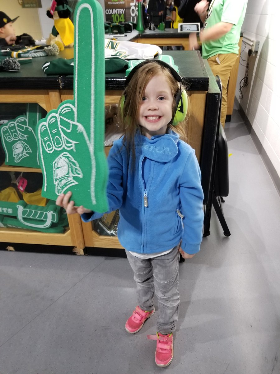 EdCook9's tweet photo. 1st 🏒 game @GoLondonKnights #MadeForThis https://t.co/U11rjRtZKD