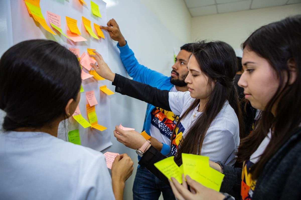 cdcudep's tweet photo. [LIMA] #InnovationBootcampUDEP  💡💯Durante las sesiones de clases 22 estudiantes de ADE, ADS, PSI, DER e IIS, conformaron equipos multidisciplinarios y aprendieron a aplicar la metodología design thinking para resolver el #BackusChallenge @BackusOficial 
#DesignThinkingUDEP https://t.co/k00LTpSnBl