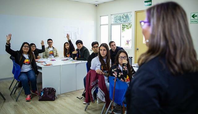 cdcudep's tweet photo. [LIMA] #InnovationBootcampUDEP  💡💯Durante las sesiones de clases 22 estudiantes de ADE, ADS, PSI, DER e IIS, conformaron equipos multidisciplinarios y aprendieron a aplicar la metodología design thinking para resolver el #BackusChallenge @BackusOficial 
#DesignThinkingUDEP https://t.co/k00LTpSnBl