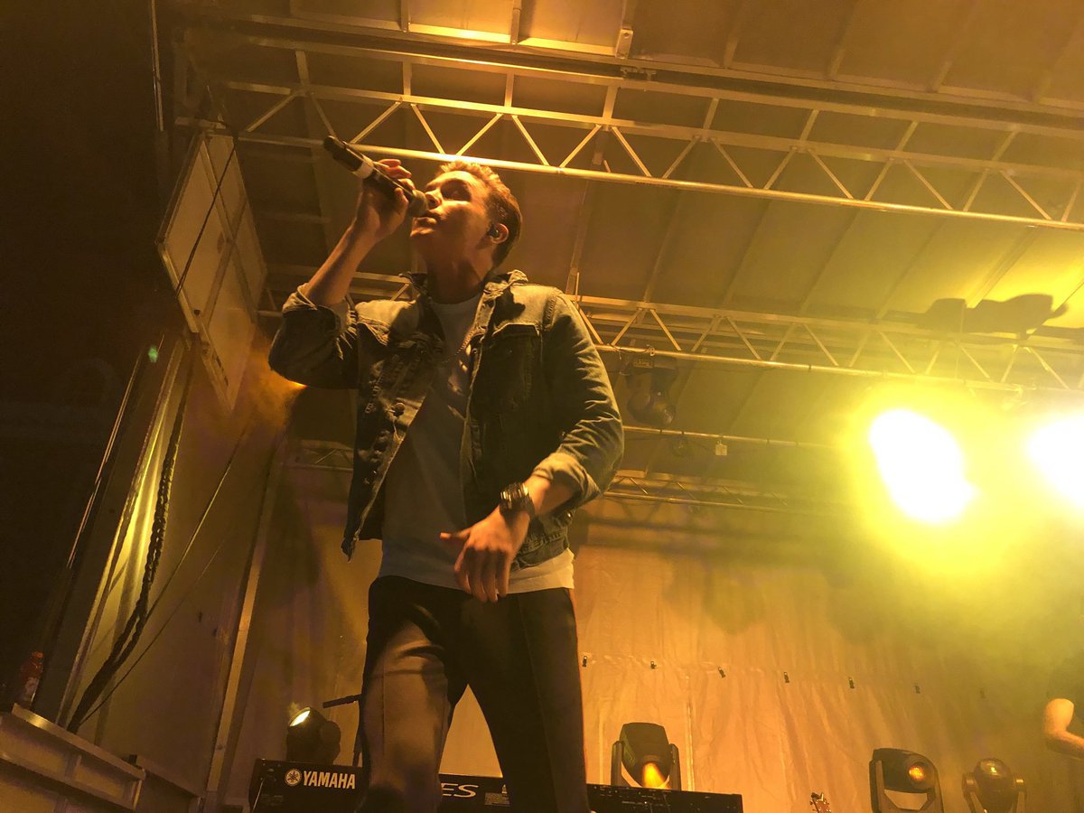 HighPointU's tweet photo. IT’S TIME! @JesseMcCartney is on stage! 🙌🎤🎧 #HPUFallConcert https://t.co/4rLeCwmeri