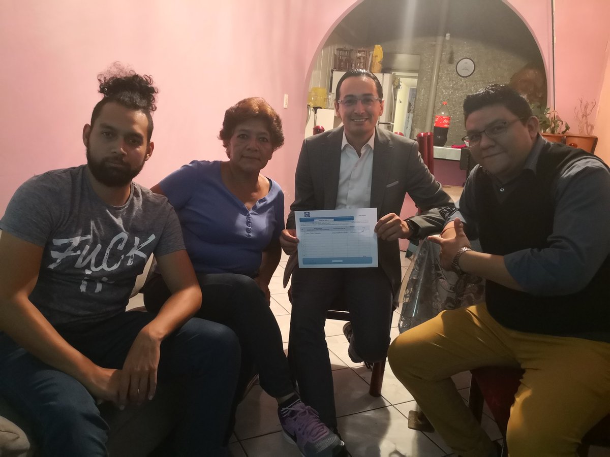 AAtaydeR's tweet photo. ¡Muchas gracias Checo! Refrescante conversación, con los retos y vivencias de Iztacalco, pero con el ánimo e ímpetu que han demostrado los vecinos. #GraciasXTuFirma #ConLaMilitancia https://t.co/8LO8aTt2YF