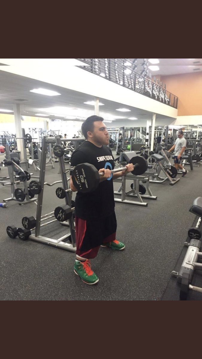 stephano_s_'s tweet photo. @LosPollosTV Midget spotted in gym #midgetgang https://t.co/OFGNse8dbQ