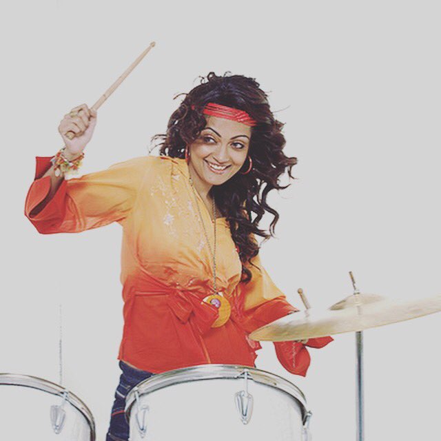 SheenaChohan's tweet photo. Lets Rock! π
Have a great weekend friends!
Playing a Drummer for Sony Bravia Ad .π
#FeelingOrange #Mood #Fun #RockingSaturdays https://t.co/4LIqtzBOsm